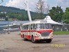 Dvěma snímky dokončujeme sérii snímků dokumentujících dění v TMB v loňském roce: „erťák“ č. 202 při jednom z výjezdů, u bystrckého přístaviště lodní dopravy (15. 6. 2011). Horský autobus Tatra 500 HB obdržel na konci listopadu nový lak v medlánecké lakovně (29. 11. 2011). Foto © Tomáš Kocman.