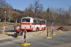 Jedním snímkem připomínáme březnovou havárii inženýrských sítí na Gajdošově ulici (mezi Bubeníčkovou a Kaleckého ulicí). Po dobu několika dnů zde musela být doprava svedena do jednoho jízdního pruhu a převedena do protisměru, což vedlo k velkým dopravním zácpám – na snímku z 20. 3. 2012 přejíždí přes středový pás autobus linky 45 evid. č. 7463 (při jízdě směrem do Líšně). Foto © Vojtěch Hoffmann.