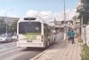 O prázdninách byly v Brně zkoušeny autobusy Volvo 7700 a Citelis CNG. Autobus Volvo 7700 s hybridním pohonem byl nasazován na linky 52, 57 a 67. Snímky z 11. 8. 2012 zachycují autobus na lince 67 – na přeložené zastávce »Zvonařka« na Plotní ulici (z důvodu rekonstrukce souběžného Dornychu), na zastávce »Hlavní nádraží« (při pohledu z nádražního viaduktu) a konečně na Malinovského náměstí. Foto © Ladislav Kašík.
