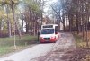 Několika snímky ještě ilustrujeme zajíždění autobusů linky 81 až k hradu Špilberku – po celý letošní rok zde probíhají opravy hradeb, otáčení autobusů proto bylo komplikované: vůz MAVE evid. č. 7504 byl zachycen 27. 9. 2012. Autobus evid. č. 7505 se 26. 10. 2012 musel jet otočit až za jezírko. Vůz evid. č. 7503 sjíždí 31. 10. 2012 od hradu dolů k Pellicově ulici. Foto © Ladislav Kašík.
