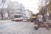 Snímky na poslední straně věnujeme výluce tramvají na Mostecké ulici v Husovicích. Horní dva snímky byly pořízeny 18. 11. 2012 při vkládání výhybek pro jednokolejný provoz (autobusy náhradní dopravy linky x4 evid. č. 7635 a 7426). Další snímky jsou již z 24. 11. 2012: zachycují Mosteckou ulici s již demontovanou tramvajovou tratí, tramvaje evid. č. 1023 (Nováčkova) a 1052 (Vranovská) na výhybkách jednokolejného úseku a vozy evid. č. 1805 a 1031 jedoucí „po nesprávné koleji“ ulicemi Vranovskou a Svitavskou směrem do Maloměřic. Foto © Ladislav Kašík.