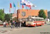 V tentýž den, v sobotu 24. 5. 2008 probíhaly oslavy 80. výročí zahájení provozu brněnského výstaviště. Významnou součástí celého seriálu akcí na výstavišti byly i jízdy historických vozidel městské dopravy. Přímo z prostranství před pavilónem A odjížděly autobusy (na snímcích vozy ŠM 11 a Praga RND), tramvaje mířily z Pisárek na Stránskou skálu (Caroline zde byla zvěčněna při čerpání vody a souprava MV107 + VV215 na Křenové ulici při jízdě do centra). Foto © Ladislav Kašík.