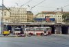 Oprava tramvajových kolejí proběhla v srpnu i na ulici Dornych mezi křižovatkou s Křenovou a zastávkou »Úzká«. Tramvaj Škoda 13T evid. č. 1927 linky 12 mířící na Zvonařku přijíždí 20. 8. 2013 k zastávce »Úzká« - rekonstrukce se již připravuje. Vlastní oprava probíhala od 21. do 25. 8. 2013, o víkendu 24. a 25. 8. 2013 také byly z důvodu oprav oblouku mezi viaduktem a ulicí Dornych na trolejbusové linky 31 a 33 vypraveny namísto trolejbusů autobusy (autobus evid. č. 7432 na lince 33). Foto © Ladislav Kašík.