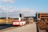 Počátkem prosince byla v podstatě dokončena rekonstrukce ulice Kamenice spojená s rozšířením vozovky na čtyři proudy a výstavbou nových zastávkových zálivů pro autobusy MHD. Na snímcích z 2. 12. 2007 jsou v zastávce »Kamenice« zachyceny autobusy linky 69 evid. č. 7467 (směr kampus) a evid. č. 7604 (směr Ukrajinská). Poblíž nového kruhového objezdu na křižovatce ulic Kamenice a Netroufalky pak nyní funguje nová zastávka »Univerzitní kampus« (pro směr k centru) – na snímku z 2. 12. 2007 zde stojí autobus linky 69 evid. č. 7451. Poblíž zmiňovaného kruhového objezdu byla v podzimních měsících snesena charakteristická vyvýšenina (tvořená z převážné většiny zeminou ze základů nemocnice) – dne 27. 11. 2007 projíždí křižovatkou trolejbus linky 25 evid. č. 3198 v pozadí s posledními zbytky kopečku. Foto © Ladislav Kašík.