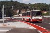 A alespoň několik fotografií věnujeme už běžnému provozu na nové křižovatce. Hned v první den provozu – 28. 6. 2007 – jsou na zastávce »Pisárky« zvěčněny autobusy okružních linek 44 a 84 evid. č. 2340 a 2385. Křižovatkou projíždí od Kohoutovic 7. 7. 2007 autobus linky 52 evid. č. 7424 (v popředí patrná stezka pro cyklisty, která je na povrchu vozovky vyznačena červenou barvou). Stejného dne stoupá ke křižovatce od mostu přes Svratku trolejbus evid. č. 3003 linky 37. Dva snímky z ulice Hlinky: Citelis evid. č. 7637 jede na lince 68 dne 3. 7. 2007 ulicí Hlinky k Pisárkám, trolejbus evid. č. 3001 na lince 26 právě v první den provozu trolejbusů – 30. 6. 2007 – zastavil v nové zastávce »Lipová«. Foto © Ladislav Kašík.
