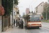Minulostí se stává od listopadu i trolejbus na Purkyňově ulici v Králově Poli. Kuriozitou snad je, že trať v této ulici již trolejbus opouští podruhé. Poprvé se po ní přestalo jezdit v roce 1961, kdy byla královopolská trolejbusová linka č. 22 přeložena do východnější trasy, a trolejbus se sem vrátil až o deset let později v podobě linky č. 35 jezdící tudy do Žabovřesk. Foto vozu evid. č. 3174 je z 19. 9. 2000 © Ladislav Kašík. 