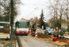  V neděli 26. 2. 2006 byl zprovozněn jednokolejný úsek na tramvajové trati na ulici Purkyňově v Králově Poli – na snímku instalace výhybky v prostoru dosavadní zastávky »Dobrovského« s autobusem náhradní dopravy evid. č. 2375. Vyloučená kolej byla postupně snesena a na jejím místě vyhlouben výkop z důvodu rekonstrukce kanalizace, což dokládá snímek z 18. 3. 2006 s tramvají linky 12 evid. č. 1121. Foto © Ladislav Kašík.