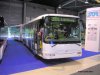 Veletrh AUTOTEC, který se konal na začátku června na brněnském výstavišti, byl letos, co se týká vozidel hromadné dopravy, zcela ve znamení pohonu na stlačený zemní plyn (CNG). Skupina Irisbus, jejímž členem je i vysokomýtská Karosa, zde předvedla Brňanům již známý Citelis (samozřejmě v provedení CNG) a dále řadu „luxusnějších linkových“ autobusů Crossway (10,7 a 12m) a Arway (12,7m). Absence jakéhokoli vozu řady 900 jasně signalizuje blížící se avizované ukončení výroby autobusů tohoto typu (autobusy řady 730 vyjely na silnice tehdejšího Československa počátkem 80. let a jejich výroba po několika modifikacích trvá dodnes). U stánku Irisbusu byl prezentován i článkový trolejbus Škoda 25Tr Irisbus (s tváří Citelisu), který bude dále jezdit v Bratislavě pod číslem 6702. V pavilonu G předvedla firma SOR své opravdu horké novinky – plně nízkopodlažní (tedy už ne „hrbatý“) městský autobus NB12 (čtyřdveřový) a překvapení v podobě článkového autobusu NB18 (pětidveřový). Dále v tomto pavilonu byly předváděny autobusy EKOBUS (SOR BN12), TEDOM KRONOS 123G a D, MB CITARO a konečně kloubový trolejbus SOLARIS Trollino 18AC ostravského dopravního podniku (evid. č. 3801). Dopravu návštěvníků po areálu výstaviště letos zajišťovaly autobusy Irisbus Citelis (ČSAD Havířov), TEDOM Kronos 123G (ČSAD Jablonec nad Nisou, evid. č. 615), SOLARIS Urbino 12 s polskou RZ, MB Citaro s německou RZ. Občas byl také předváděn vůz MB Citaro s vodíkovým pohonem (v podstatě elektrobus s palivovým článkem) – věcička bratru za téměř 50 miliónů. Foto 5. 6. 2006 © Jiří Mrkos.