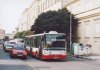 Další akcí s významným dopadem na brněnskou tramvajovou dopravu byla rekonstrukce trati na Merhautově ulici mezi dětskou nemocnicí a křižovatkou s Jugoslávskou ulicí. Na snímku z 31. 7. 2006 stoupá Merhautovou v protisměru kolem rekonstruovaných kolejí autobus linky x5 evid. č. 7366. Provoz autobusových náhradní dopravy pak dokumentují snímky autobusu evid. č. 7640 linky x5 na Přadlácké ulici (27. 7. 2006) a evid. č. 7444 na Francouzské ulici (18. 7. 2006). Foto © Ladislav Kašík.