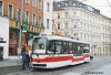 I letos rozvážela po Brně světlo z Betléma tzv. vánoční tramvaj, ovšem nebyl to v posledních letech tradiční „plecháč“ evid. č. 4058, ale nejnovější tramvaj DPMB evid. č. 1596 s částečně nízkopodlažní skříní Vario LF. Na snímku je 17. 12. 2006 zvěčněna přistavená na běžně nepojížděné koleji na Malinovského náměstí. Tato tramvaj měla také počátkem prosince jako první svého typu v Brně premiéru v provozu s cestujícími. Foto © Ladislav Kašík