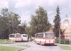 Další mimořádnosti v městské dopravě si vyžádala kompletní rekonstrukce Brněnské ulice ve Šlapanicích (včetně kanalizace). Místo trolejbusů tak jezdily o prázdninách na lince 31 autobusy a linka byla ve Šlapanicích ukončena v terminálu na Riegrově ulici, jak dokládá snímek autobusů DPMB evid. č. 7231 a 7201 ve společnosti vozu linky 710 společnosti Tourbus pořízený 26. 7. 2005. Téhož dne byl pořízen i snímek rozkopané Brněnské ulice. Foto © Ladislav Kašík