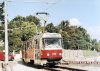 Telegraficky k horečnému stavebnímu úsilí na stavbě křižovatky v Pisárkách: o víkendu 10.–11.9. 2005 byl zprovozněn nový jednokolejný úsek – souprava tramvají 1632+33 projíždí 9. 9. 2005 ještě po původní trati, zatímco tramvaje evid. č. 1581+82 jedou 15. 9. již po nové trati, která je rovněž zachycena na pohledu z ředitelské budovy DPMB (15. 9. 2005). Autobusy náhradní dopravy objížděly při přepojování kolejí staveniště ulicemi Kamenomlýnskou a Hroznovou (vůz evid. č. 7415 dne 10. 9. 2005). A na závěr ještě snímek ze zkušební jízdy po nové koleji do Pisárecké vozovny – „kloubák“ evid. č. 1116 zde byl zachycen 28. 8. 2005. Foto © Ladislav Kašík. 