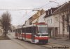 V polovině února svezla své první cestující tramvaj K3R-N, velká novinka ve vozovém parku DPMB. Vůz, který vznikl vsazením novostavby středního, částečně nízkopodlažního článku, mezi rekonstruované krajní články klasického „kloubáku“, zatím jezdí na lince č. 3 – na snímku z 15. 2. 2004 je zvěčněn při průjezdu Horovou ulicí v Žabovřeskách. Další dva snímky ze dne 21.2.2004 ukazují vůz K3R-N opět na lince 3 na ulici Veveří a hned poté na Žerotínově náměstí. Následující fotografie ukazuje vůz na zkušební jízdě Mendlovým náměstím dne 28.2.2004. S vozem K3R-N se prozatím rozloučíme posledním snímkem ze Staré Osady, foto © Ladislav Kašík, Martin Janata