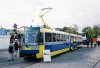 Na 46. mezinárodním strojírenském veletrhu toho letos k vidění příliš nebylo – firma Pars nova Šumperk vystavovala tříčlánkovou tramvaj SATRA III, která vznikla rekonstrukcí původně brněnského vozu K2 a vložením středního nízkopodlažního článku (se dvěma běžnými podvozky na rozdíl od tramvaje K3R-N se všemi poháněnými nápravami) – foto 21. 9. 2004. Tramvaj je určena pro provoz v Sarajevu. Z oblasti železnice zde byla mj. vystavena lokomotiva 714.229 jako pohrobek posledních strojů z produkce ČKD. Dopravu na veletrh letos posilovaly i některé spoje tramvajových linek č. 2 a 7 odkloněné do Pisárek – na snímku z 23. 9. 2004 jsou vozy evid. č. 1080 a 1023 obou linek na zastávce u výstaviště. Foto © Ladislav Kašík a Jiří Mrkos.