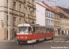 Vzhled brněnských „kloubáků“, tramvají typu K2 vyrobených ve smíchovské Tatře, jejichž masové dodávky v sedmdesátých letech umožnily mj. vyřadit poslední dvounápravové tramvaje v Brně, se v posledních letech výrazně mění – celkem 17 vozů zcela změnilo svůj image díky rekonstrukci na typ K2R (design karosérie od arch. Kotase), již 27 tramvají prošlo generální opravou spojenou s doplněním nové výzbroje (TV14 či TV Progress) a též infosystému BUSE, některé vozy z poslední série též při GO obdržely panely info systému. Zbývající tramvaje jsou podle najetých kilometrů přistavovány k opravám nižších stupňů, během nichž jsou také odstraněny tak charakteristické vlnité plechy na obložení bočnic či v poslední době i vyřazeny (a následně odprodány – zatím tři tramvaje). To znamená, že nastal nejvyšší čas pro možnost zachování tramvaje tohoto typu jako muzejního exponátu Technického muzea v Brně. Na snímku z 25. 3. 2003 vjíždí z Pekařské ulice na Mendlovo náměstí jeden z horkých kandidátů na budoucí muzejní „šalinu“ evid. č. 1095. Foto © Ladislav Kašík.