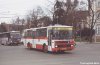  Od letošního března již v Brně jezdí celkem tři nové školní autobusy dopravního podniku – po dvou vozech upravených v loňském roce (evid. č. 5318 /ex 7371/ a 5317 /ex 7372/) přibyl nyní třetí autobus evid. č. 5320. Na Moravském náměstí byl 25. 3. 2002 zvěčněn vůz evid. č. 5318, foto © Ladislav Kašík. 