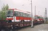 Začátkem října byly do Brna dovezeny dvě tramvaje typu T3RF, původně určené pro ruský trh, které si zákazník nakonec neodebral. Tramvaje prošly částečnou repasí v Mostu, nadále by měly být provozovány jako souprava s ostatními „raketami“ v pisárecké vozovně. Na snímku jsou obě tramvaje ještě na vagónech po příjezdu na královopolské nádraží, foto © Tomáš Kocman. 