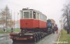  Jak jsme již informovali v čísle 283, z brněnského Technického muzea byly prodány zpět do Bratislavy dva původně bratislavské motorové tramvajové vozy – evid. č. 18 (BMEŽ/Siemens 1937) a 31 (BMEŽ/Siemens 1940). K přepravě obou tramvají do jejich mateřského města nakonec došlo 18. 11. 2002, kdy byly v areálu TMB v Líšni naloženy na trajlery a potom již vyrazily jihovýchodním směrem. Foto © Martin Černý.