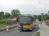 Pokračující rekonstrukci křižovatky Kaštanové, Popelovy a Vinohradské ulice dokumentujeme dvojicí snímků z 3. 4. 2014: autobus evid. č. 7437 linky 59 zabočuje při jízdě do Chrlic do Popelovy ulice a vůz evid. č. 7390 jede opačným směrem na Kaštanovou. Druhá dvojice fotografií byla pořízena 27. 5. 2014 – autobus linky 48 dopravce BORS projíždí stavbou směrem k železničnímu přejezdu (vlevo je odfrézovaná vozovka s patrnou původní dlažbou) a pohled do prostoru budoucích zastávek na Kaštanové ulici. Foto © Ladislav Kašík a Jiří Mrkos.