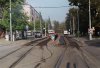 O víkendu 1. a 2. 11. 2014 vyvrcholila oprava tramvajové trati v ulici Jana Babáka (zrušení jednokolejného úseku), zároveň proběhla pokládka nového povrchu v zastávce »Klusáčkova«. Náhradní dopravu zajišťovala mimořádná autobusová linka a-x12, na trolejbusové linky 34 a 36 byly nasazeny autobusy. Na snímcích z 1. 11. 2014 je zachycen Citelis evid. č. 7643 linky 36 zabočující z Tábora do Chodské ulice, vůz B 731 evid. č. 7417 linky 34 projíždí Šumavskou ulicí a poslední pohled věnujeme zastávce »Klusáčkova« na Kounicově ulici s odfrézovanou povrchovou vrstvou živice. Foto © Ladislav Kašík.