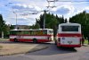 Dalšími „kriticky ohroženými“ typy autobusů u DPMB jsou vozy typu Irisbus Citybus a Karosa B 951. Vozy jsou postupně vyřazovány a většinou odprodávány jiným dopravcům. Na snímku z 8. 9. 2015 jsou ve smyčce na konci Barvičovy ulice v Masarykově čtvrti zvěčněny vozy B 951 evid. č. 7489 a 7476, které zde nyní po dobu opravy kanalizace na Barvičově ulici jezdí místo trolejbusů na linkách 35 a 39. Jeden ze dvou posledních provozovaných Citybusů – evid. č. 7617 – jede 22. 9. 2015 na lince 35 z konečné Barvičovou ulicí dolů směrem na Mendlovo náměstí. Foto © Martin Janata.
