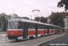 V brněnských ulicích se objevují další tramvaje T3 po vykonané třetí GO v novém nátěru DPMB. Na snímku z 16. 8. 2003 projíždí mimořádně na lince č. 8 (výluka Křenová) bohunickým sídlištěm souprava tramvají 1542+70 (souprava měla tu smůlu, že vzápětí po zprovoznění měla kolizi se spadeným stromem na Žabovřeské ulici, řízený vůz ještě opravou neprošel). Generálkované tramvaje evid. č. 1544+71 zastavily 26. 8. 2003 na Moravském náměstí – vůz evid. č. 1544 byl nyní zprovozněn po těžké nehodě v Obřanech v únoru 2002. Foto © Ladislav Kašík.