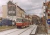 V první polovině listopadu také skončila oprava tramvajových kolejí na ulici Dornych – zajímavostí akce byly pouze víkendové výluky tramvajového provozu, kdy byly linky č. 9 a 12 ukončeny na Zvonařce. V pracovních dnech tramvaje staveništěm projížděly – na snímku z 16. 10. 2003 se po Dornychu blíží ke křižovatce se Svatopetrskou ulicí vůz evid. č. 1062 na „devítce“. Foto © Ladislav Kašík.