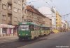 Od konce září došlo k posunutí jednokolejného úseku tramvajové tratě na Křenové ulici. I nadále zde totiž pod povrchem ulice pokračuje výstavba kanalizační stoky. Tramvaje tak jezdí po jedné koleji od křižovatky s Čechyňskou ulicí (snímek soupravy tramvají evid. č. 1649 +1650) až po původní zastávku »Vlhká«. Tato zastávka byla posunuta o několik desítek metrů směrem k městu – na spodním snímku právě při jízdě do města stojí „osmička“ s evid. č. 1713. Oba snímky jsou z 6. 10. 2001 © Ladislav Kašík.