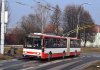 V březnu 2017 byl odstaven poslední brněnský článkový trolejbus Škoda 15Tr z první třívozové série z roku 1990 – evid. č. 3502. Na snímku z 16. 2. 2017 vůz právě zastavil v zastávce »Čtvrtě« na ulici Petra Křivky při službě na lince 26. V provozu tak zbývají čtyři trolejbusy tohoto typu z roku 1991. A vozy evid. č. 3508 (linka 37) a 3505 (linka 25) se 30. 3. 2017 setkaly na Mendlově náměstí. Foto © Ladislav Kašík.