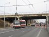 Opravu dalšího mostu, tentokrát převádějícího Černovickou přes Olomouckou ulici, dokumentuje snímek s projíždějícím trolejbusem evid. č. 3027 linky 33 z 26. 2. 2018. Foto © Jiří Mrkos.