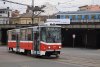 Občasné vypravení sólo tramvaje T6A5 stále pokračuje – v sobotu 13. 1. 2018 takto jezdil vůz evid. č. 1211 na lince 10. Foto © Ladislav Kašík.