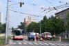 Z důvodu opravy kolejí byl o víkendu 12. a 13. 5. 2018 omezen provoz veškeré dopravy v křižovatce ulic Kounicova a Šumavská. Autobusy jezdily i na trolejbusových linkách t-34 a 36. Vyměňovaly se dilatačních mezikusy u křižovatky Kounicova – Nerudova (na snímku se Citelisem evid. č. 7567 linky 34) a koleje u křižovatky Kounicovy a Šumavské (v pozadí opravovaná budova B komplexu Šumavská). Foto 12. 5. 2018 © Ladislav Kašík.