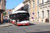 O prázdninách jezdily autobusy (a parciální trolejbusy) linek 44, 53, 30 a 32 po Berkově ulici, v srpnu pak v obou směrech (a přibyla linka 84). Vozy evid. č. 3301 a 3305 linky 32 byly na Berkově ulici zvěčněny 12. 7. 2018, v pozadí hrubá stavba bytového domu na křižovatce s Bulharskou ulicí. Parciální trolejbus evid. č. 3305 linky 32 vyjíždí 21. 8. 2018 z Berkovy ulice na Palackého třídu. Nad křižovatkou se Srbskou ulicí se 25. 8. 2018 potkaly autobusy linek 84 a 44 evid. č. 2649 a 2372. Foto © Ladislav Kašík.