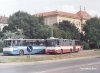 Čtyřmi snímky dokumentujeme prázdninovou opravu vozovky v přestupním uzlu Stará osada v Židenicích. Probíhala hlavně oprava dlážděných částí komunikace, které již byly v důsledku náročného provozu ve špatném stavu. Po středním pásu tak mohly projíždět trolejbusy (bez zastavování) – na snímcích jsou zvěčněny vozy linky 25 evid. č. 3503 (7. 8. 2010) a 3248 (3. 8. 2010). Autobusy pak využívaly původních zastávek z doby před zobousměrněním průjezdu uzlem – v zastávce na Bubeníčkově ulici (u tenisových kurtů) stojí 29. 7. 2010 článkový autobus evid. č. 2335 linky 45, ze zastávky na Svatoplukově ulici (u školy) odjíždí téhož dne okolo vozu linky 201 autobus evid. č. 2377 linky 44. Foto © Ladislav Kašík.