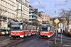 Z důvodu úvraťového zakončení na Úvoze jsou na linku 4 i nadále nasazovány obousměrné tramvaje typu KT8. Na Benešově ulici se 15. 1. 2019 míjí vozy evid. č. 1725 a 1738. Foto © Ladislav Kašík.