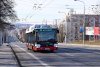 Od února probíhá rekonstrukce druhé poloviny mostovky mostu Černovické ulice přes ulici Olomouckou (bližší k městu). O některých víkendech proto musely na linkách 31 a 33 jezdit autobusy či parciální trolejbusy. Na snímcích z 23. 2. 2019 je zachycena odhalené mostovka, parciální trolejbus SOR TNB12 evid. č. 3703 linky 33 stoupá k mostu po Olomoucké ulici a naopak směrem k městu projíždí pod mostem parciální trolejbus Škoda 26Tr evid. č. 3302 linky 33. Foto © Ladislav Kašík.