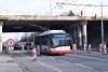 Od února probíhá rekonstrukce druhé poloviny mostovky mostu Černovické ulice přes ulici Olomouckou (bližší k městu). O některých víkendech proto musely na linkách 31 a 33 jezdit autobusy či parciální trolejbusy. Na snímcích z 23. 2. 2019 je zachycena odhalené mostovka, parciální trolejbus SOR TNB12 evid. č. 3703 linky 33 stoupá k mostu po Olomoucké ulici a naopak směrem k městu projíždí pod mostem parciální trolejbus Škoda 26Tr evid. č. 3302 linky 33. Foto © Ladislav Kašík.