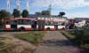 Éra trolejbusů Škoda 14Tr/15Tr v Brně pomalu, ale jistě končí. Na podzim bylo sešrotováno několik odstavených trolejbusů původního typu Škoda 14Tr17/6M: v areálu kovošrotu v Sokolnicích (Šrot Gebeshuber s. r. o.) byly 31. 10. 2019 zachyceny právě přivezené trolejbusy evid. č. 3269 a 3277, před Vánocemi sem dorazil i trolejbus evid. č. 3267 (19. 12. 2019). Na začátku října byl na své poslední cestě do kovošrotu v Horních Heršpicích (REMET spol. s r.o.) zachycen na křižovatce Vídeňské a Moravanské ulice také článkový trolejbus Škoda 15Tr evid. č. 3506 (1. 10. 2019). Foto © Pavel Šlesinger a Libor Čuma.