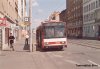 S koncem prázdnin se rovněž změnilo zastavování trolejbusů na Křenové ulici. Dosud zde fungovala pouze jedna zastávka – »Čechyňská« (na snímku s trolejbusem evid. č. 3232 linky 31 při jízdě k nádraží dne 23. 8. 2009). Nyní trolejbusy zastavují na dvou zastávkách stejně jako tramvaje, ve směru k nádraží pak přímo u tramvajových nástupních ostrůvků. Na tramvajovo-trolejbusové zastávce »Masná« tak mohl být 31. 8. 2009 zvěčněn vůz evid. č. 3026 linky 33 při jízdě k nádraží. Stejného dne pak byly na zastávce »Vlhká« zachyceny vozy evid. č. 3226 a 3224, též jedoucí směrem k centru. Trolejbus evid. č. 3226 pak právě zastavil na téže zastávce, ale směrem do Slatiny (zastávka je u chodníku). Mezi zastávkou »Masná« a křižovatkou s Kolištěm pak byl ve směru do centra zprovozněn jízdní pruh pro trolejbusy na tramvajových kolejích – vůz evid. č. 3254 po něm 31. 8. 2009 uhání k zastávce »Vlhká«. Foto © Ladislav Kašík. 