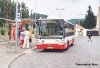 Letos výrazněji omládne i vozový park autobusů: DPMB zakoupil nové Citelisy jednak v článkové verzi (čtyři vozy evid. č. 2619–2622) a jednak 19 sólo autobusů (evid. č. 7653–7671). Na snímku je zánovní „kloubák“ evid. č. 2620 na zvláštní lince 400 na Grand Prix zachycený na Mendlově náměstí 16. 8. 2009. Citelis evid. č. 7655 je dokumentován v terminálu Bystrc ZOO na lince 52 dne 6. 7. 2009. A nyní je možné v ulicích Brna spatřit i setkání článkových vozidel Citelis autobus – trolejbus, jako např. evid. č. 2612 (linka 44) a 3612 (linka 26) dne 31. 7. 2009 na Mendlově náměstí. Foto © Ladislav Kašík.